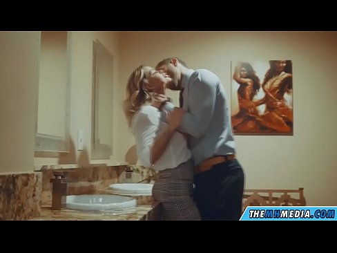 ❤️ När en bystig blondin förför dig på en offentlig toalett ❤️ Pornvideo at sv.bladesoul.top ❌❤